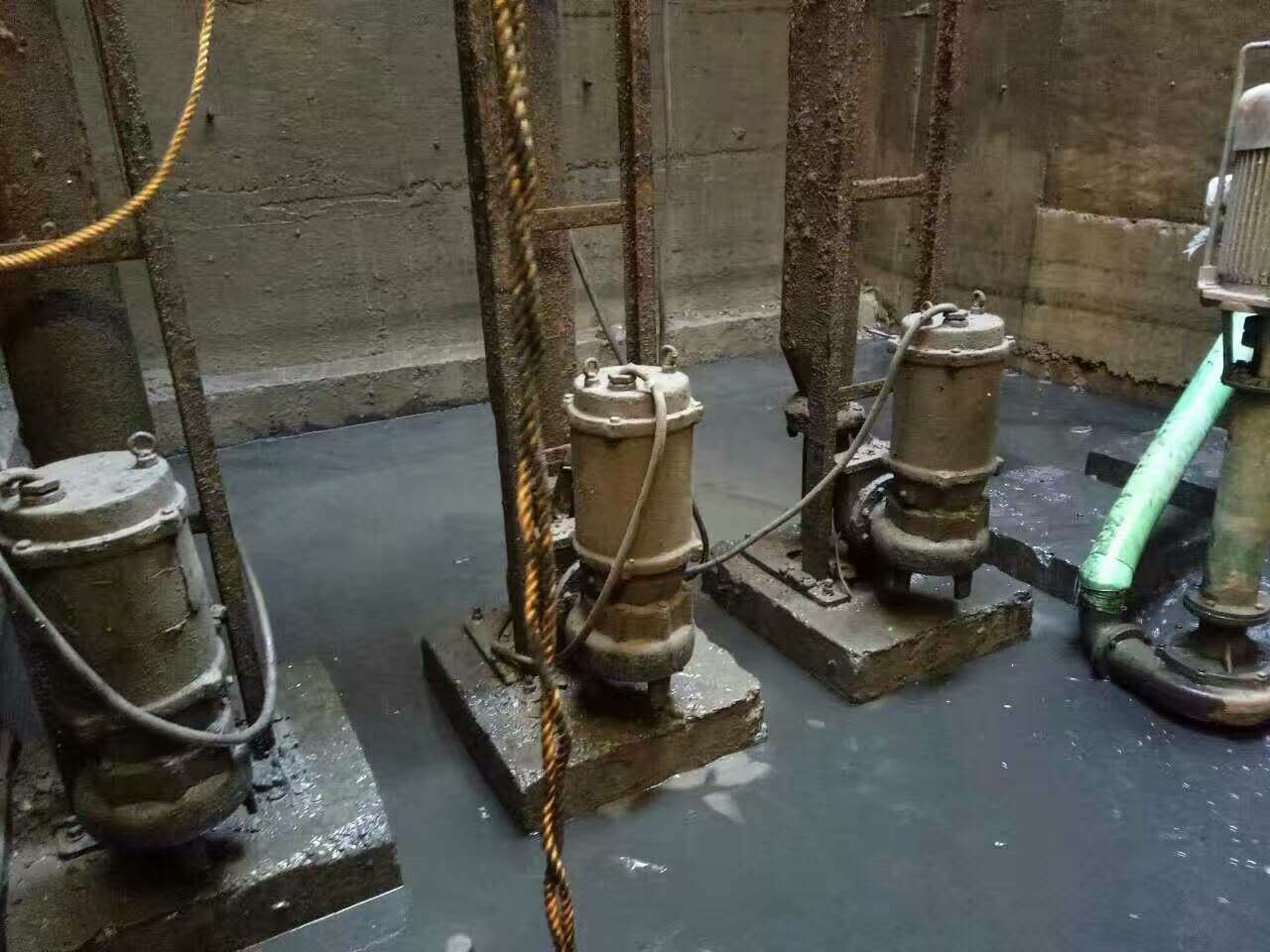 大竹污水池清理